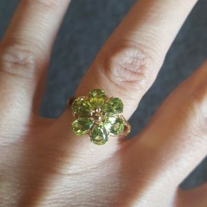 Peridot Flower 14K Gold Ring Size 7.5